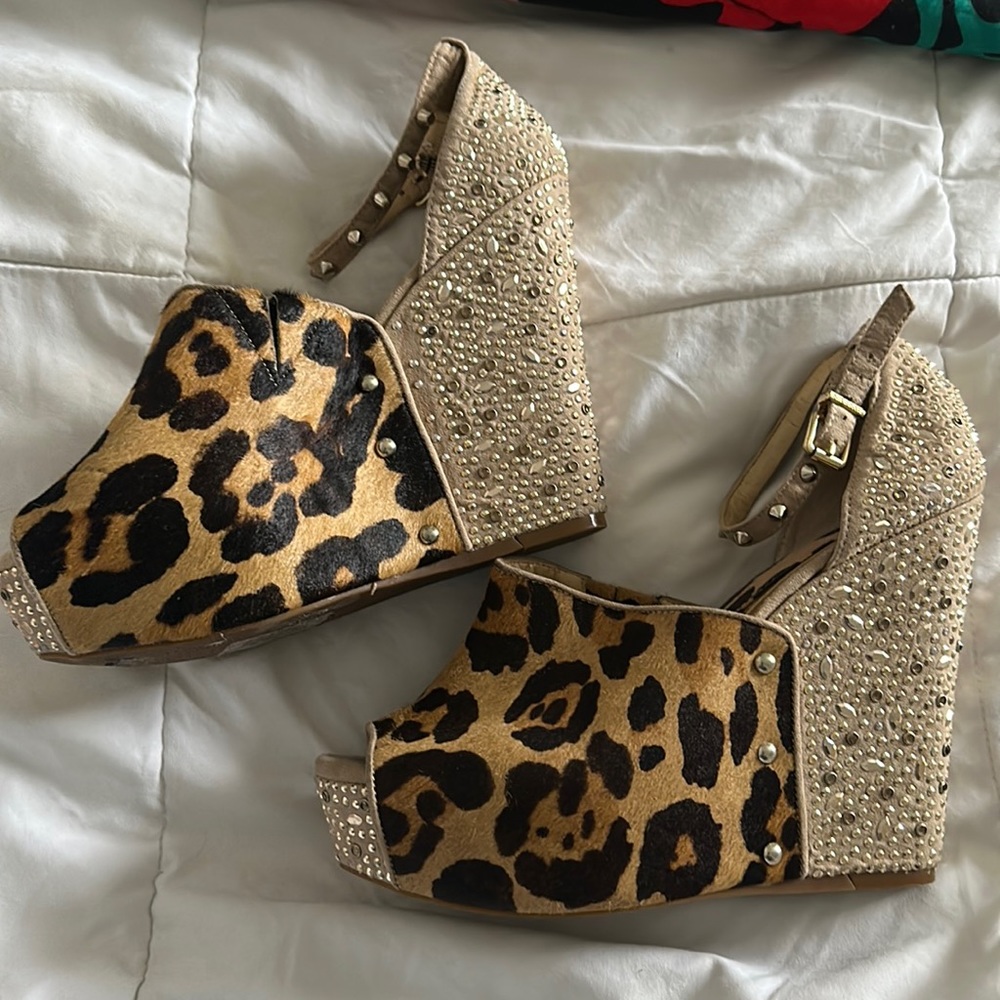 Leopard wedge heels